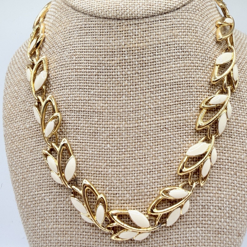 Vintage Crown Trifari Cream Enamel Cutout Lead Choker Necklace 18"